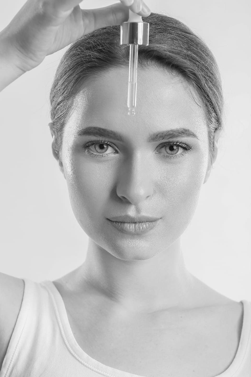 Portrait de face, peau nette et lumineuse